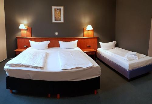 Standard Triple Room image 7