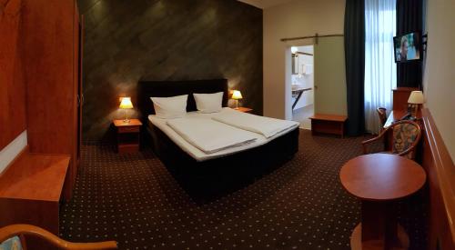 Business Double Room image 6