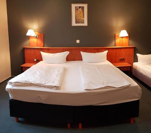 Standard Triple Room image 1