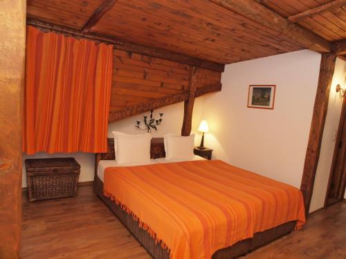 1 queen bed