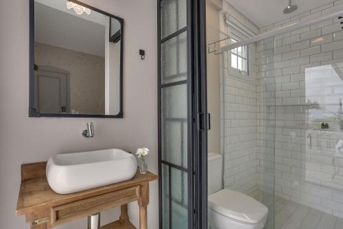 Double Room image 3