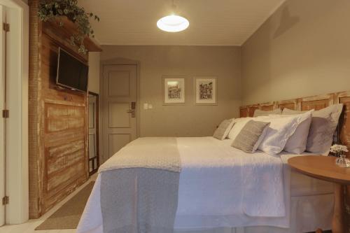 Deluxe Double Room (2 Adults + 1 Child) image 2