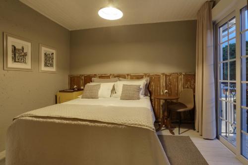 Deluxe Double Room (2 Adults + 1 Child) image 3