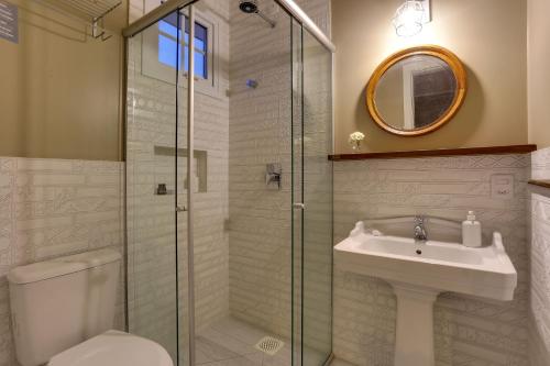 Deluxe Double Room (2 Adults + 1 Child) image 4