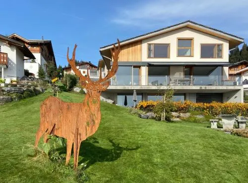 Casa Admisa, spektakuläre Aussicht, Ski in and out, hochwertige Einrichtung, Valserstein und Eiche in Flims, Schweiz