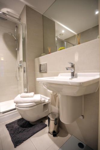 FW Haute Apartments at Queensbury - image 12