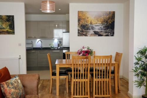 FW Haute Apartments at Queensbury - image 3