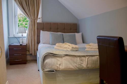 1 double bed, 2 twin beds