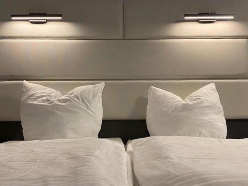 2 twin beds