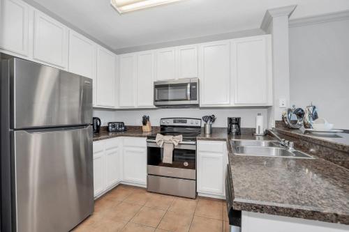 Near Disney - Stunning 3BR - Pool and Hot Tub! - image 6