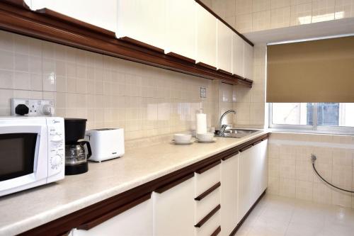 Bright and Spacious 2 Bedroom Apartment with Harbour View - 3