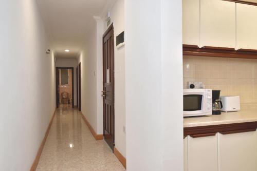 Bright and Spacious 2 Bedroom Apartment with Harbour View - 3