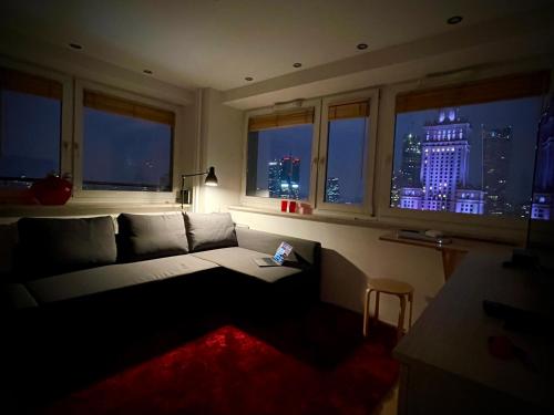 Super Apartament RED Centrum Best View in Town 2x Metro Fast WiFi 300 Mbs Netflix AppleTV SmartTV Spotify Panorama Miasta, Varsavia