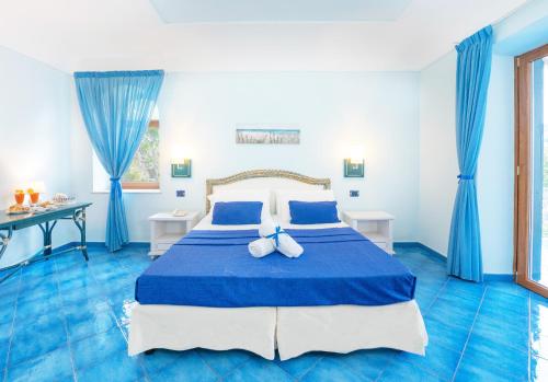 Superior Double Room with Balcony and Partial Sea View