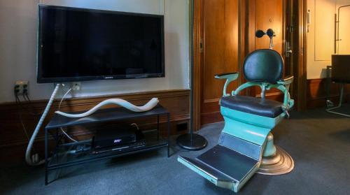 Plum Guide - Hideaway Parlor - image 2