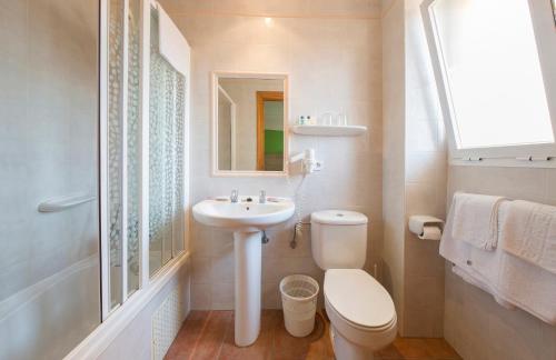 Hostal Adelino - image 6