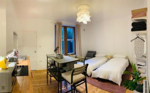 21 Melbourne Place Studios 3
