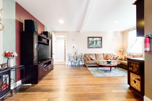 Murphys Big Bear Lodge Getaway Suite - image 2