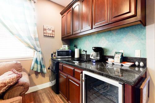 Murphys Big Bear Lodge Getaway Suite - image 5