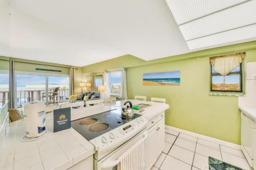 Jax Beach OceanFront Getaway - image 4