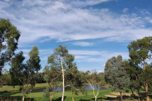 Sweet Holiday Home by the Golf Course