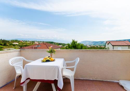 One-Bedroom Apartment with Garden View