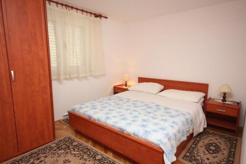 Apartments with a parking space Vinisce Trogir - 6117 - image 2
