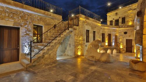 Golden Cave Suites - image 12