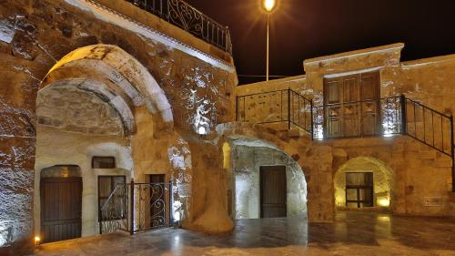 Golden Cave Suites - image 7