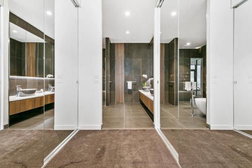 Melbourne City Apartments Panoramic Skyview Penthouse Room Type - Penthouse Apartment