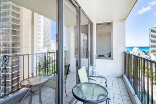Light & Airy Waikiki Condo with Private Lanai home - image 35