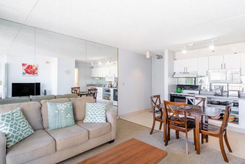 Light & Airy Waikiki Condo with Private Lanai home - image 29