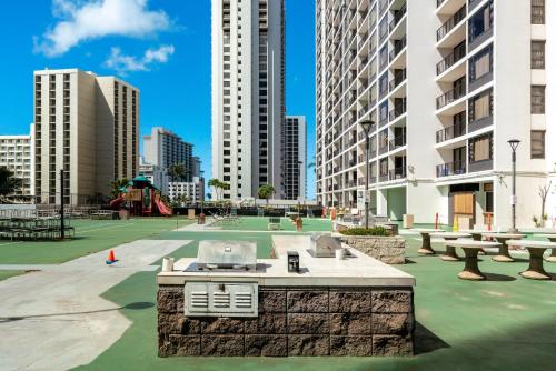 Light & Airy Waikiki Condo with Private Lanai home - image 37