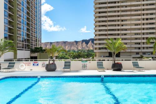 Light & Airy Waikiki Condo with Private Lanai home - image 38