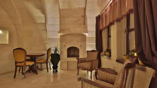 Golden Cave Suites - image 4
