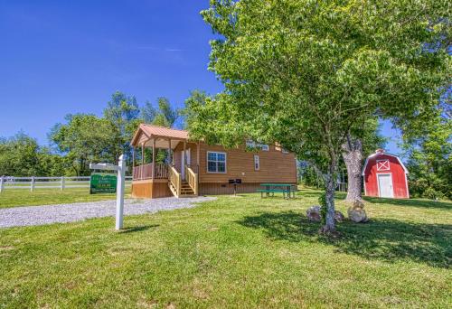 Down on the Farm cabin - main image