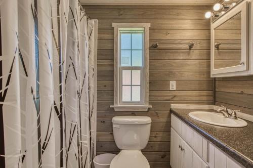 Down on the Farm cabin - image 4