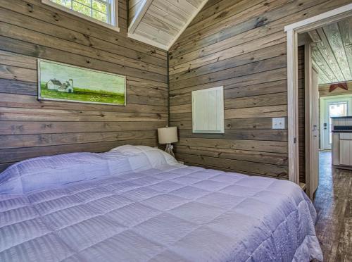 Down on the Farm cabin - image 8