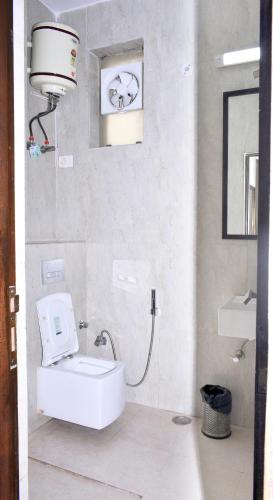 Hotel Flora Inn - 화장실
