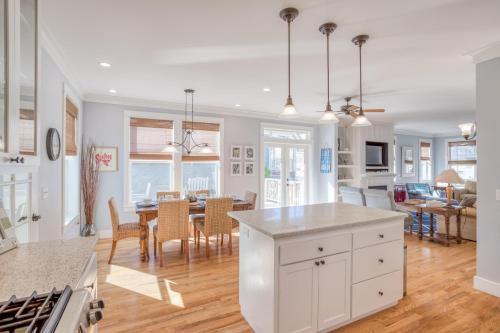 Jewel Box At The Beach - image 9