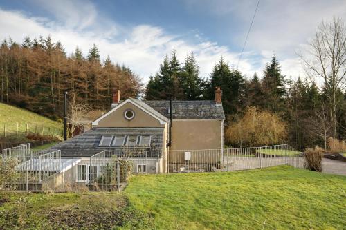 Stunning 3-Bed House in a private hidden valley