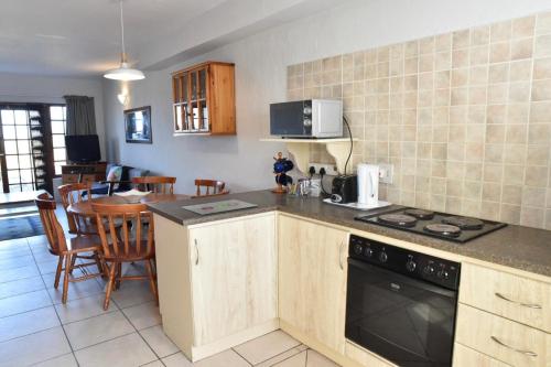 Dapur, 12 Settler Sands Beachfront cottage with sea view in Port Alfred