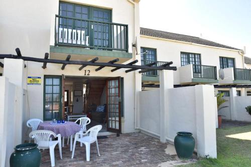 Balkon/teras, 12 Settler Sands Beachfront cottage with sea view in Port Alfred