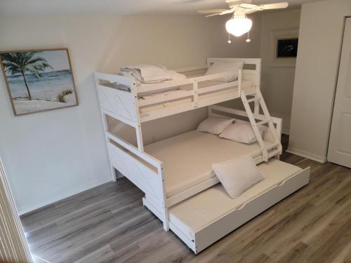 Island Inn Beach Resort – Treasure Island, FL