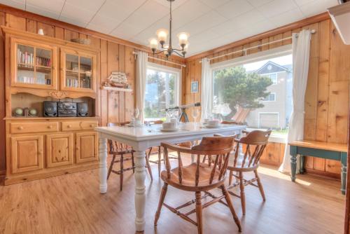 Sea Chalet - image 4