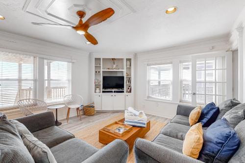 Cutest Beachfront Retreat - main image