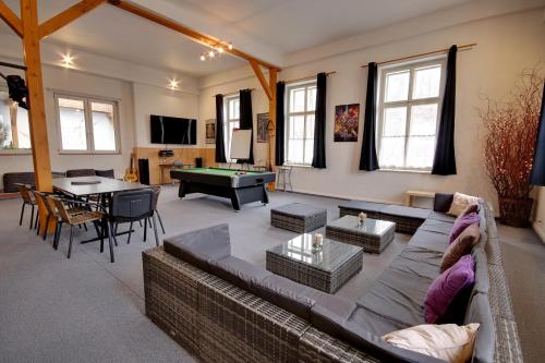 Shared lounge/TV area, Holiday Home Kvitek in Chotebor