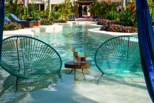 285693152 Blue Palm Bacalar