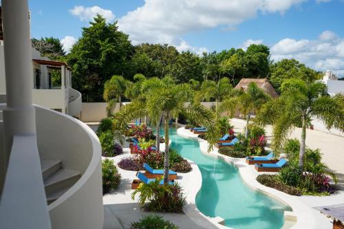 285693190 Blue Palm Bacalar