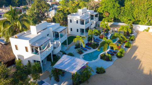 285693229 Blue Palm Bacalar